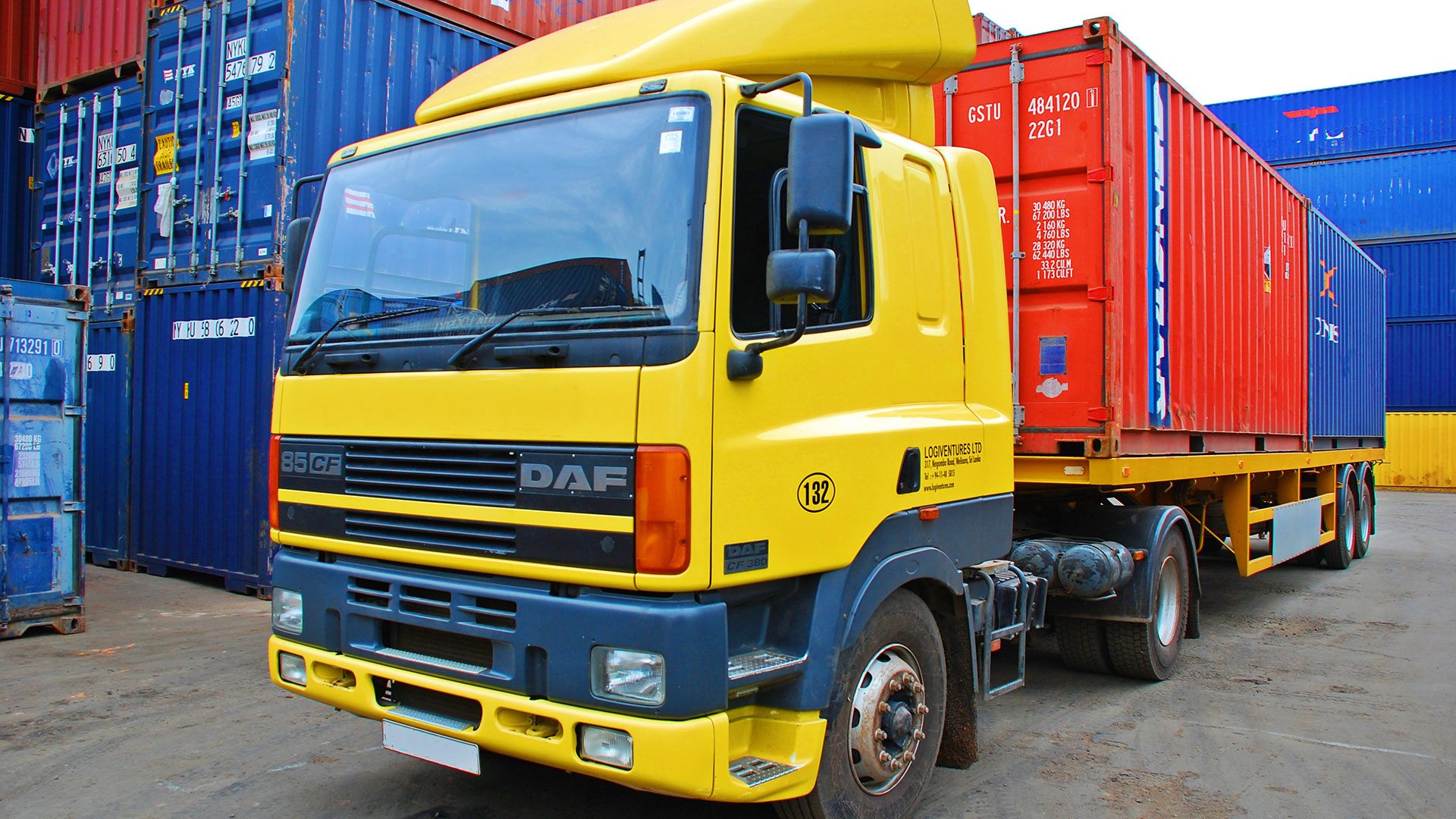 https://apollopackersandmovers.in/admin/assets/images/1659791668truck-in-land-transportation-projects-logistics-sri-lanka.jpg